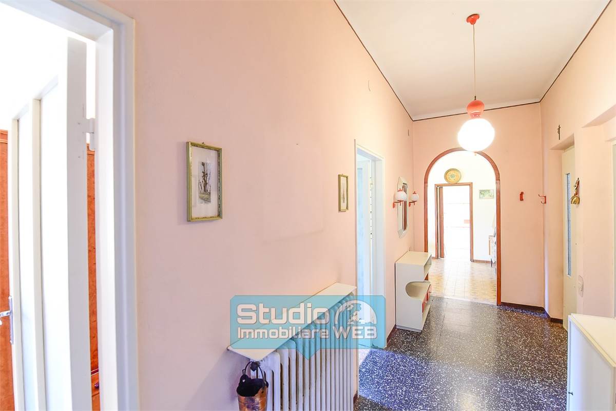 VILLETTA SINGOLA CON GIARDINO