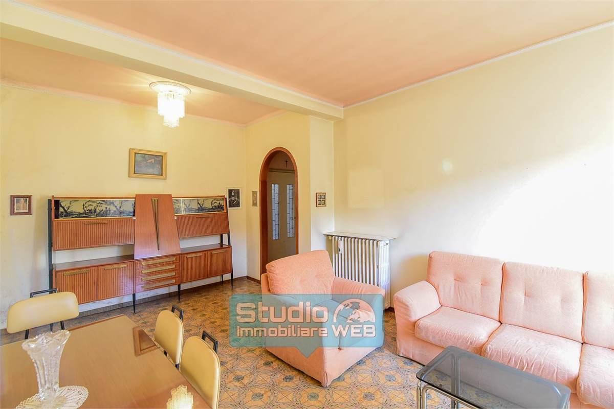 VILLETTA SINGOLA CON GIARDINO