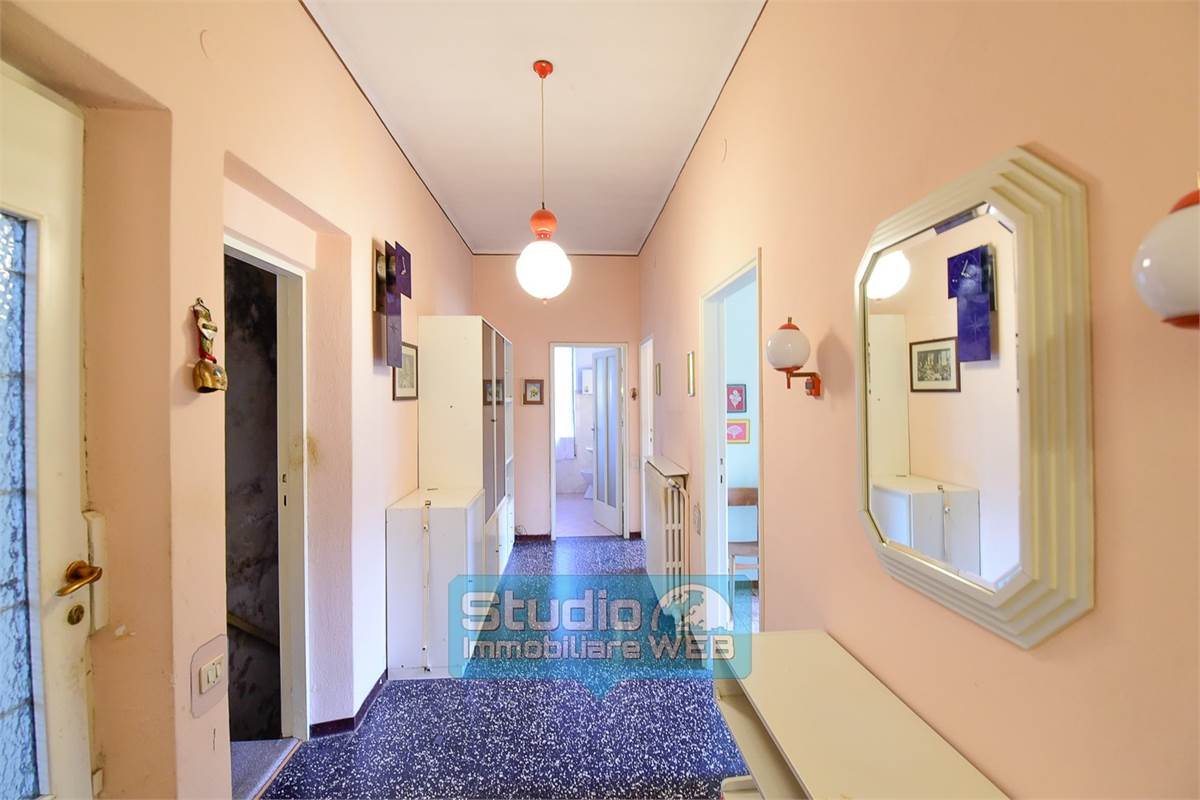 VILLETTA SINGOLA CON GIARDINO