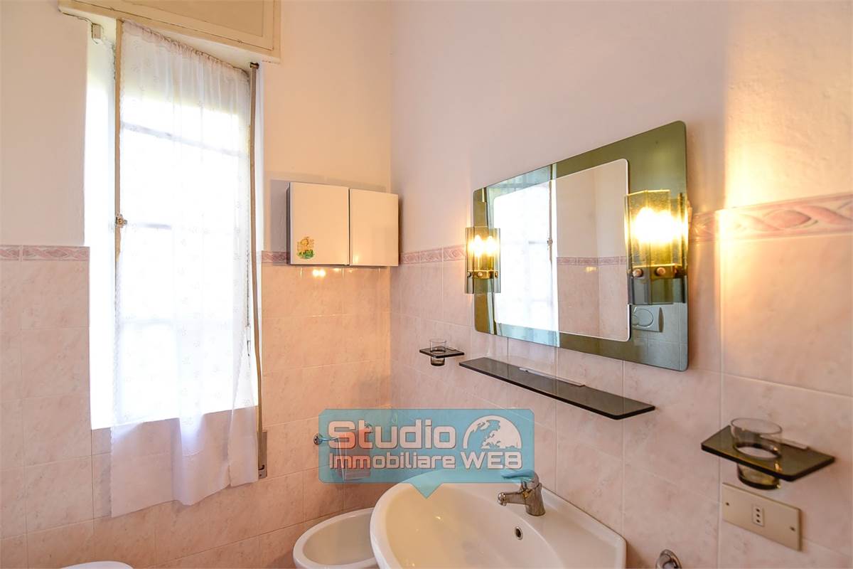 VILLETTA SINGOLA CON GIARDINO