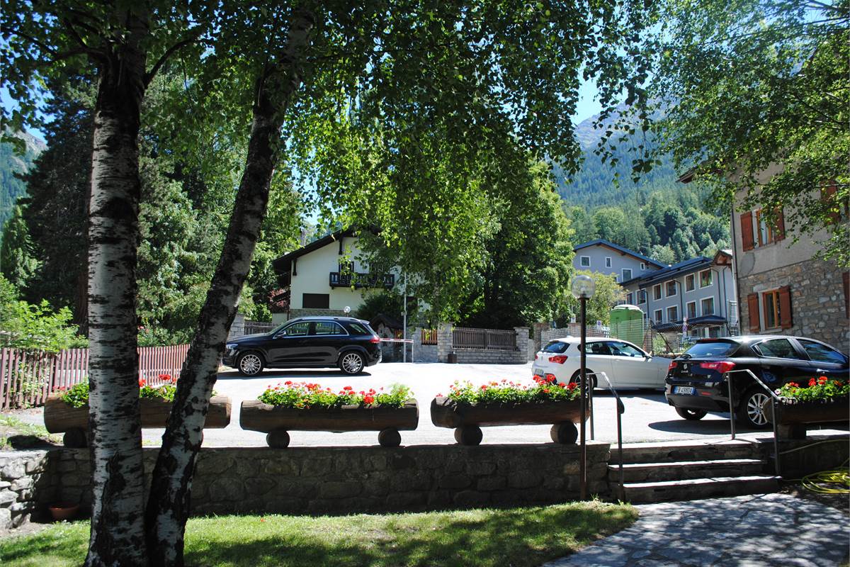 COURMAYEUR - Vicinanze Via Roma