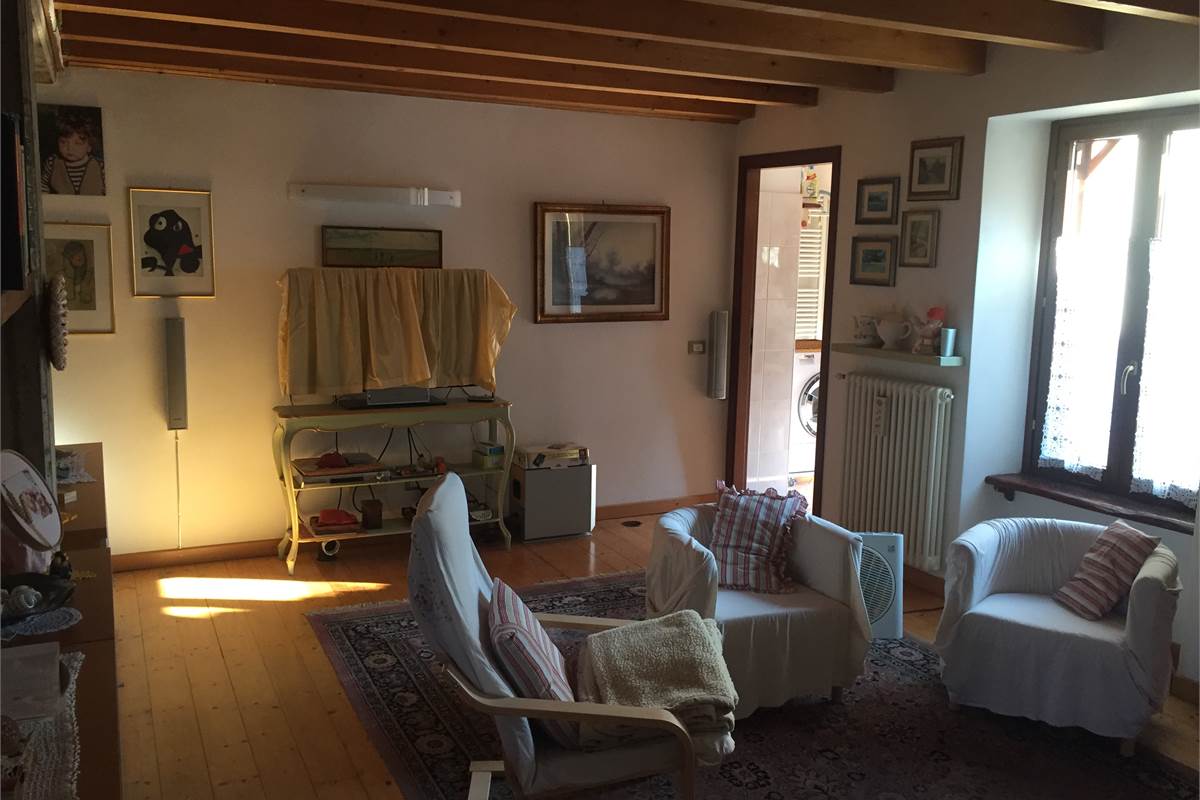 Quadrilocale via Cesare Battisti 18, Carate Urio