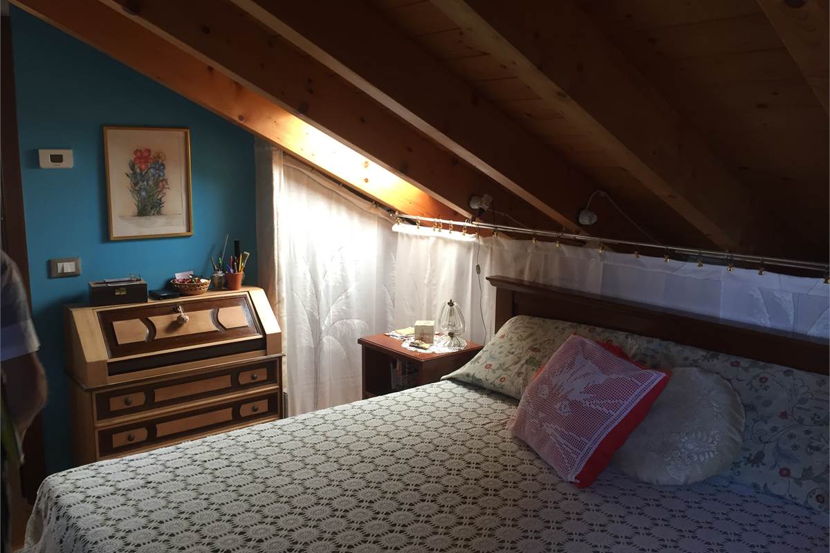 Quadrilocale via Cesare Battisti 18, Carate Urio