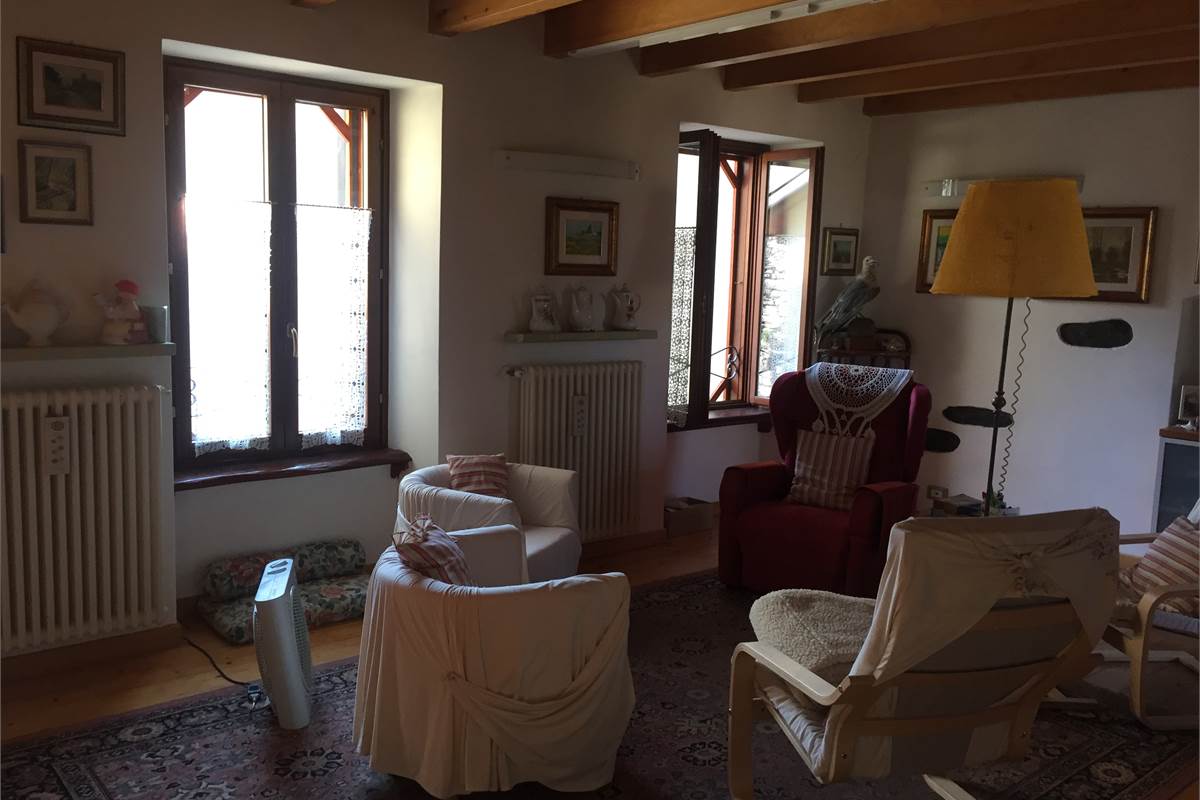 Quadrilocale via Cesare Battisti 18, Carate Urio