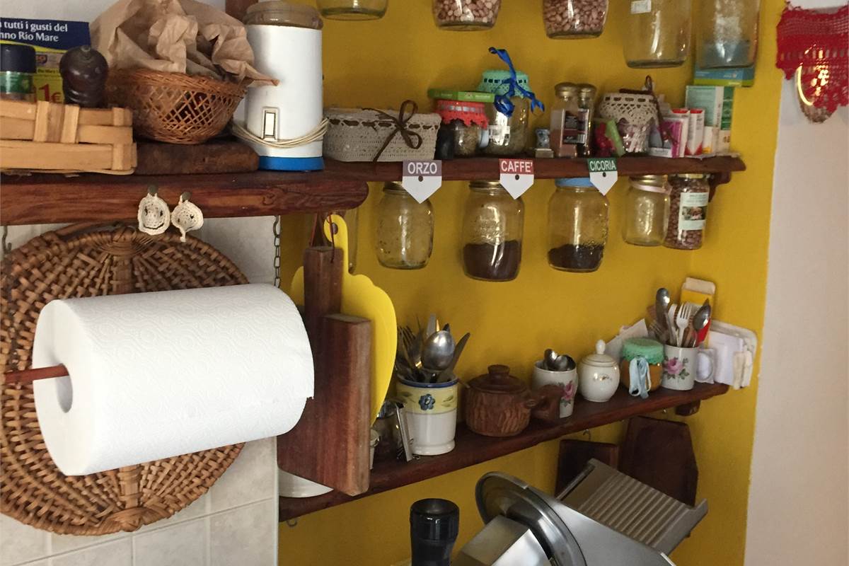 Quadrilocale via Cesare Battisti 18, Carate Urio