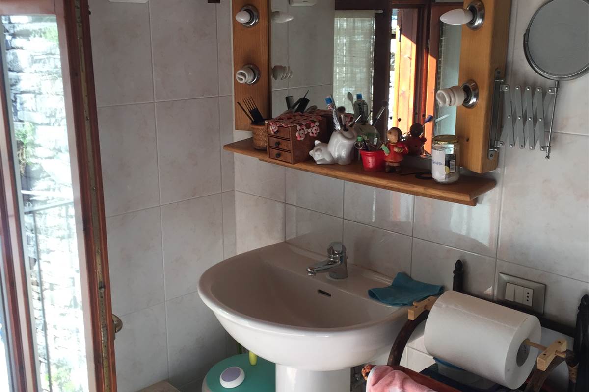 Quadrilocale via Cesare Battisti 18, Carate Urio