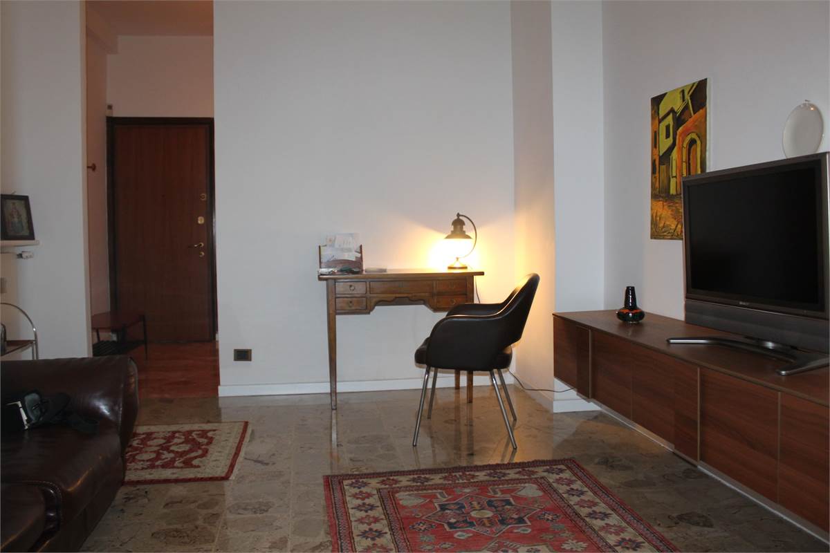 AMPIO APPARTAMENTO BILOCALE CON MERAVIGLIOSO TERRAZZO