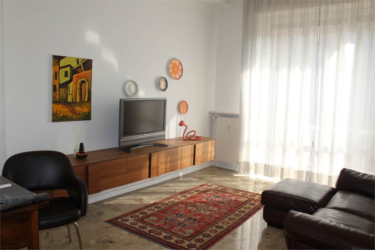 AMPIO APPARTAMENTO BILOCALE CON MERAVIGLIOSO TERRAZZO