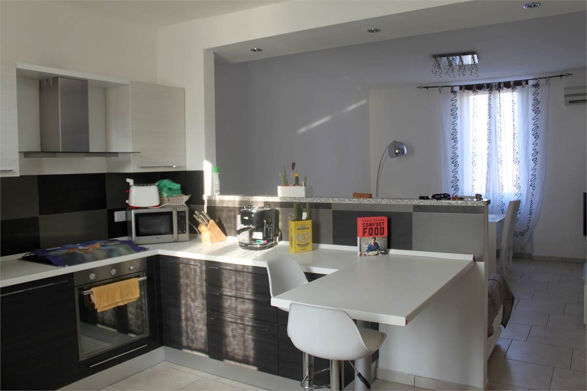 AMPIO TRILOCALE IN CENTRO