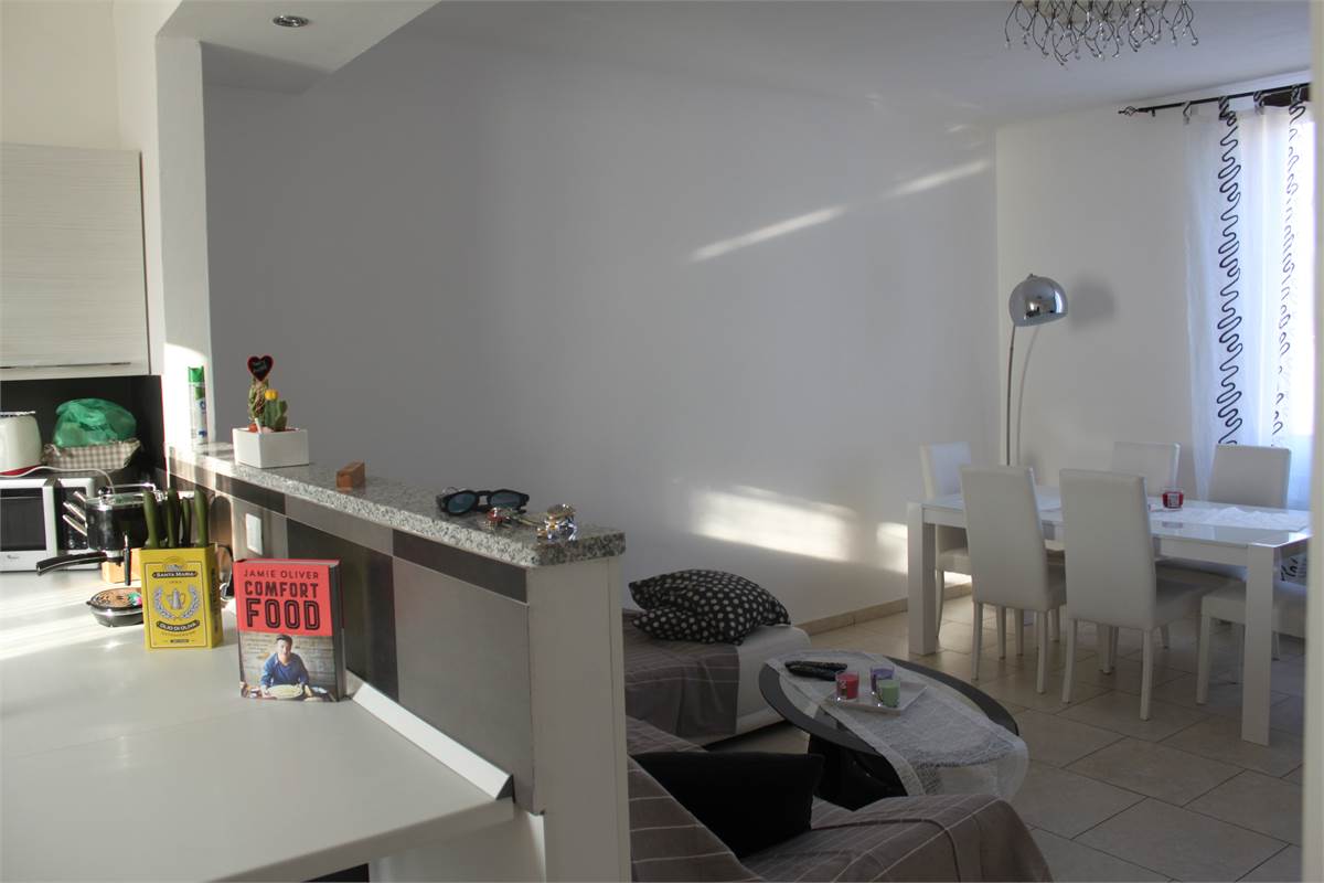 AMPIO TRILOCALE IN CENTRO