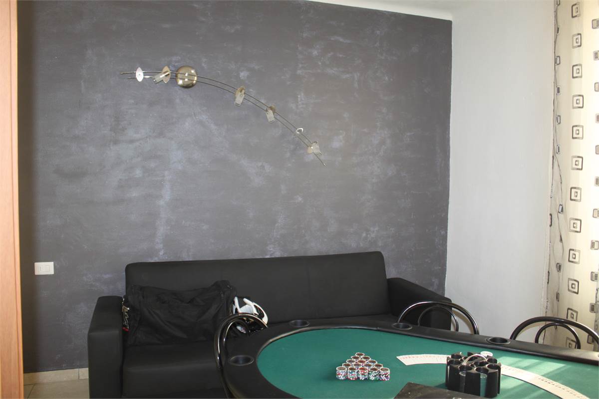 AMPIO TRILOCALE IN CENTRO