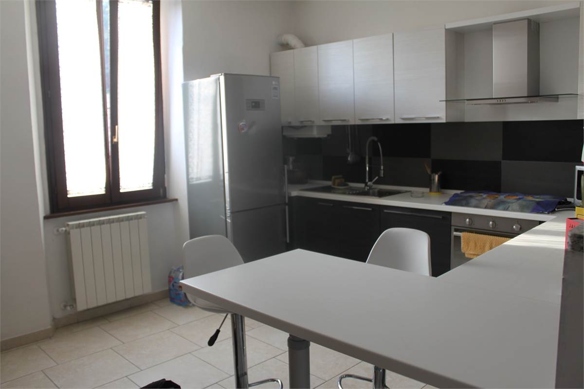 AMPIO TRILOCALE IN CENTRO