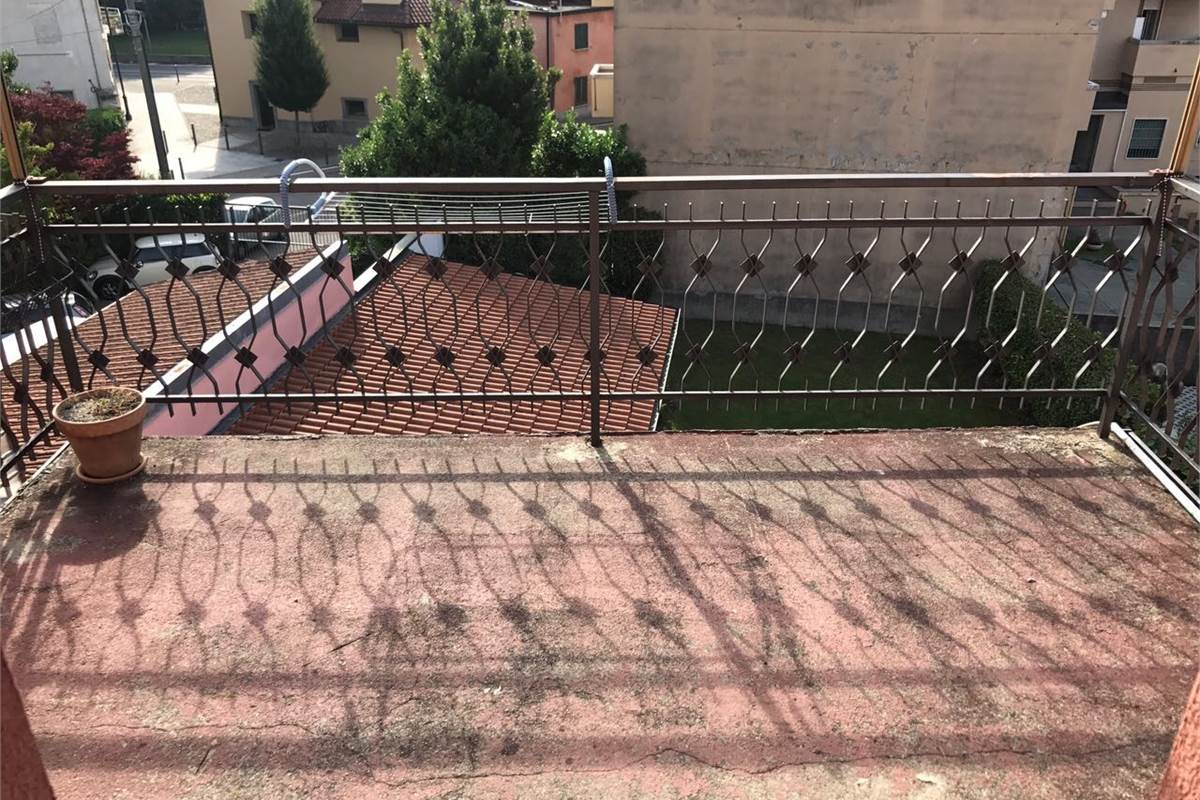 AMPIO TRILOCALE IN CENTRO