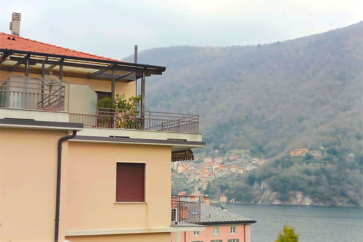 MONOLOCALE CON TERRAZZA VISTA LAGO LAGLIO - COMO