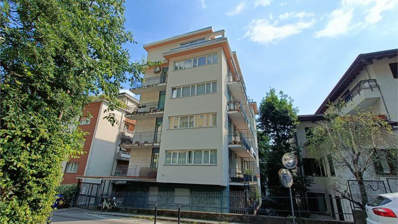 AMPIO BILOCALE CON BALCONI - VIA PRUDENZIANA COMO