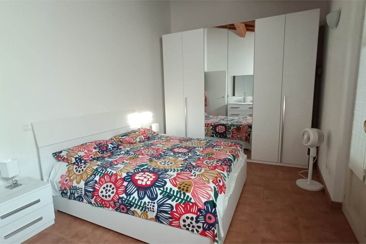 BILOCALE CON POSTO AUTO COPERTO CENTRO-UGGIATE CON RONAGO COMO