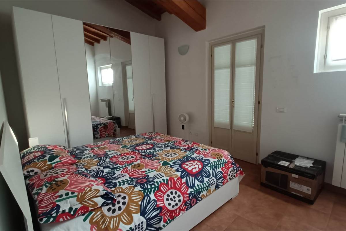 BILOCALE CON POSTO AUTO COPERTO CENTRO-UGGIATE CON RONAGO COMO