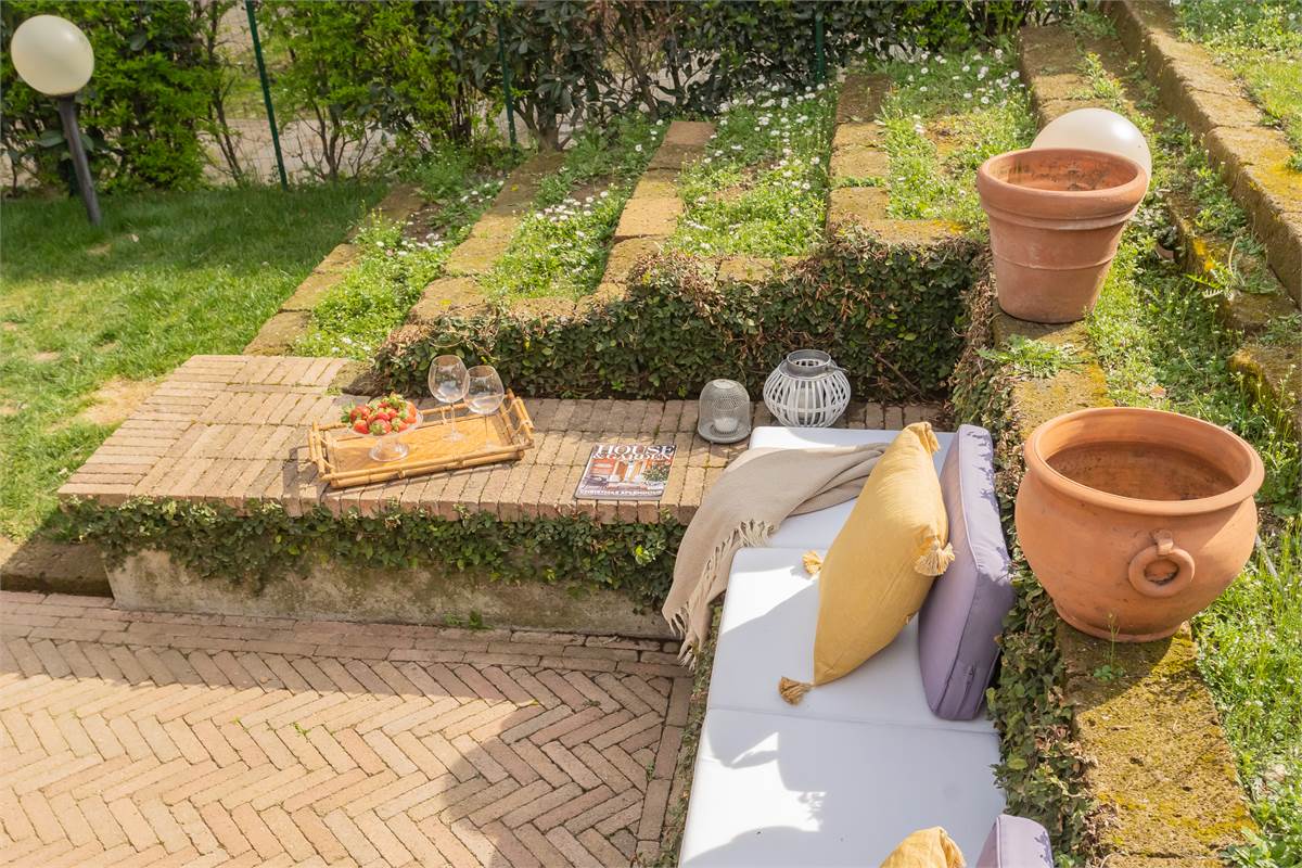 BILOCALE CON GIARDINO PRIVATO E POSSIBIITA' BOX