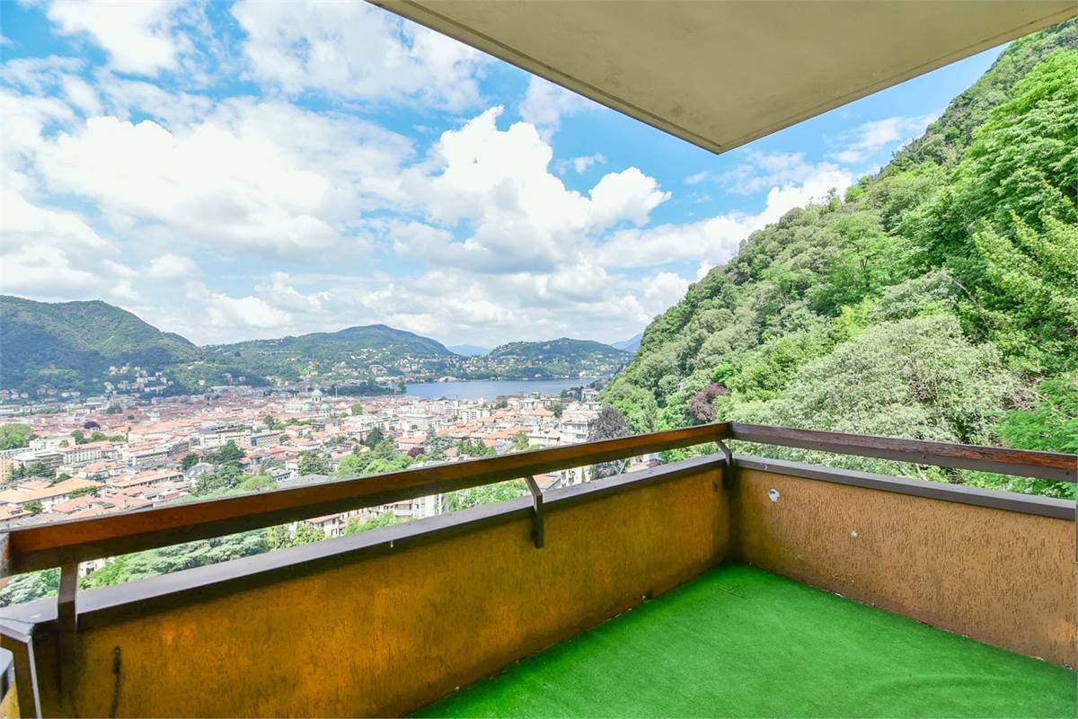 BILOCALE CON AMPIO TERRAZZO PANORAMICO VISTA LAGO