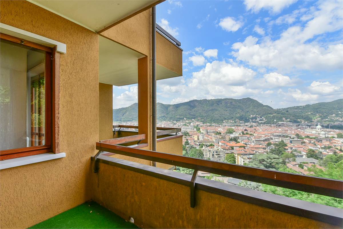 BILOCALE CON AMPIO TERRAZZO PANORAMICO VISTA LAGO