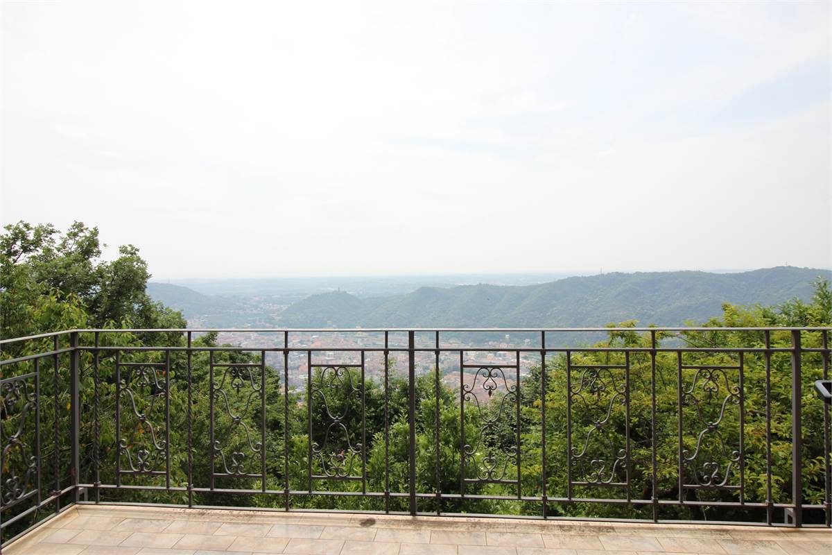 BRUNATE CASA INDIPENDENTE CON VISTA PANORAMICA