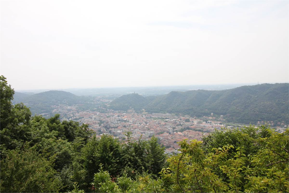 BRUNATE CASA INDIPENDENTE CON VISTA PANORAMICA