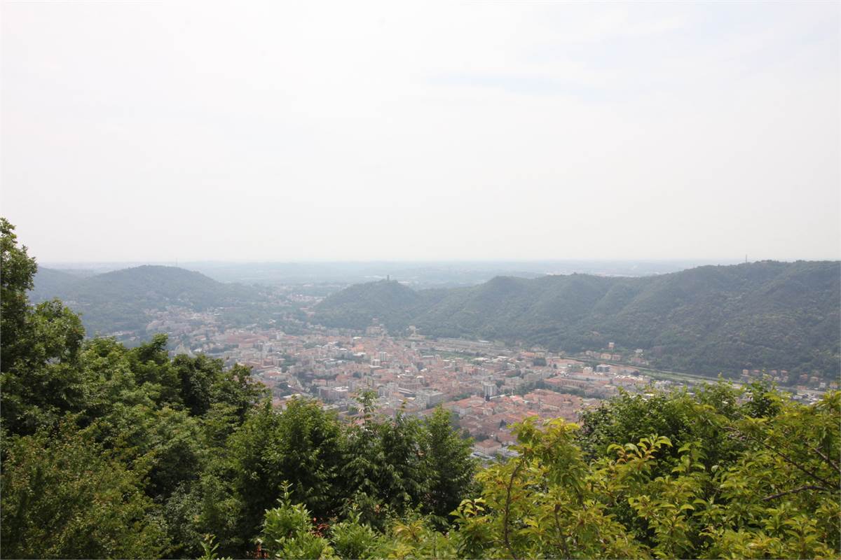 BRUNATE CASA INDIPENDENTE CON VISTA PANORAMICA