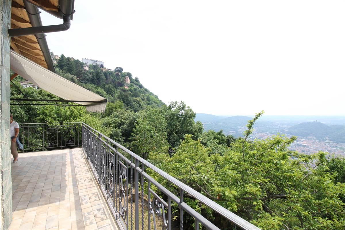 BRUNATE CASA INDIPENDENTE CON VISTA PANORAMICA