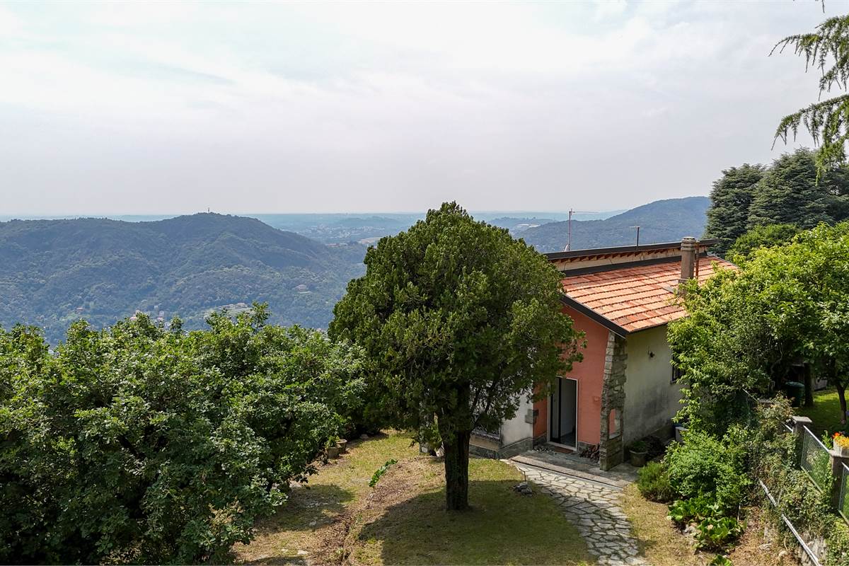 BRUNATE CASA INDIPENDENTE CON VISTA PANORAMICA