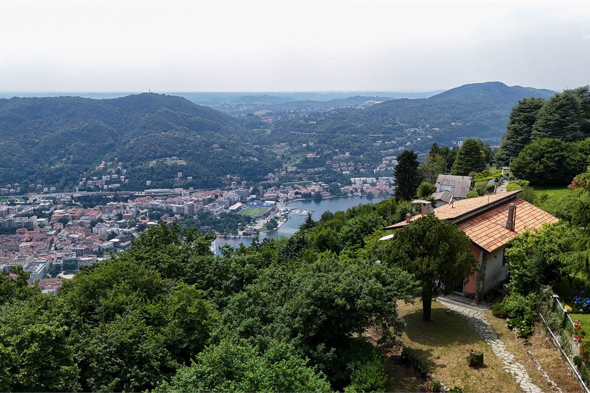 BRUNATE CASA INDIPENDENTE CON VISTA PANORAMICA