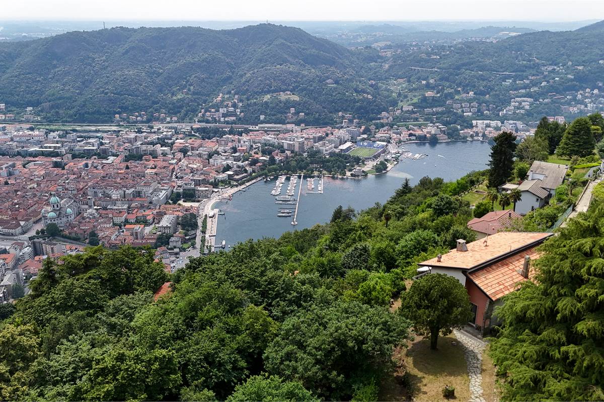 BRUNATE CASA INDIPENDENTE CON VISTA PANORAMICA