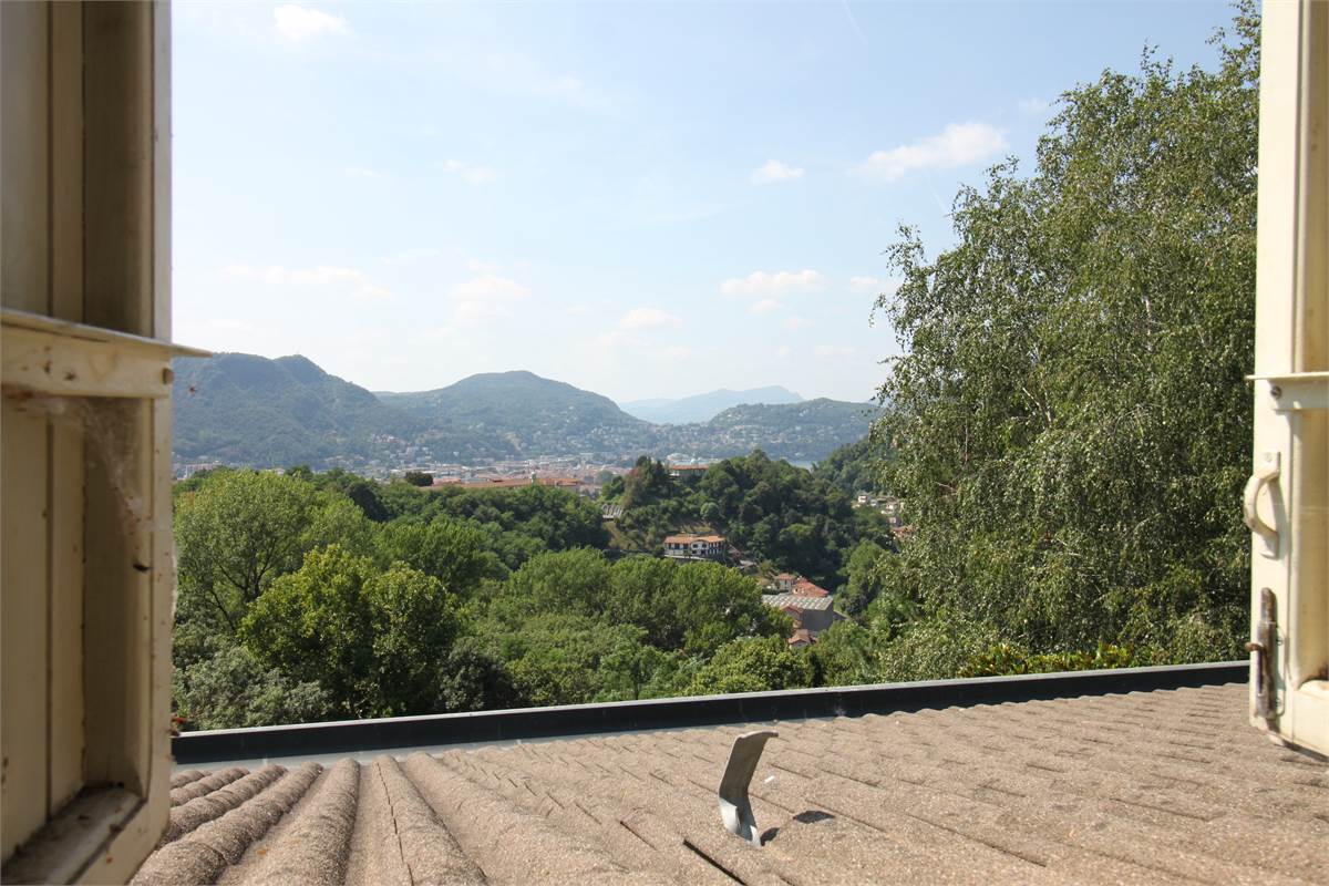 VILLA BIFAMILIARE CON AMPIO GIARDINO