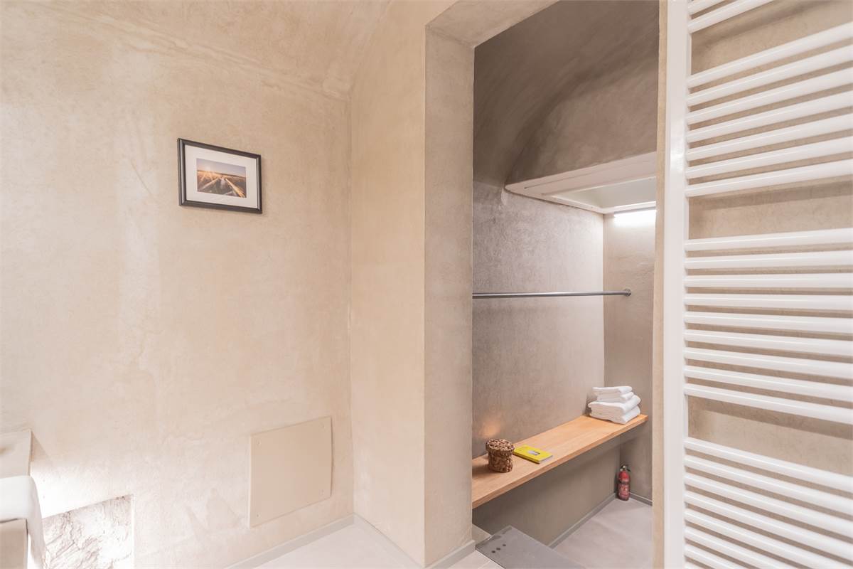 CARATE URIO: AFFITTO TRANSITORIO FINO AL 31 MARZO