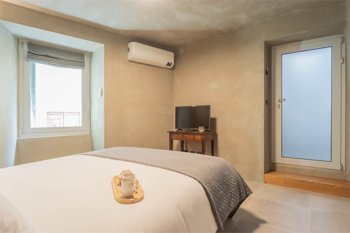 CARATE URIO: AFFITTO TRANSITORIO FINO AL 31 MARZO