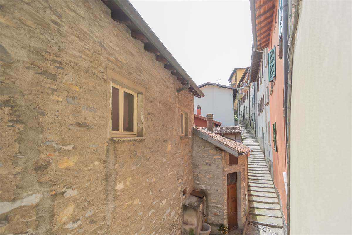 CARATE URIO: AFFITTO TRANSITORIO FINO AL 31 MARZO