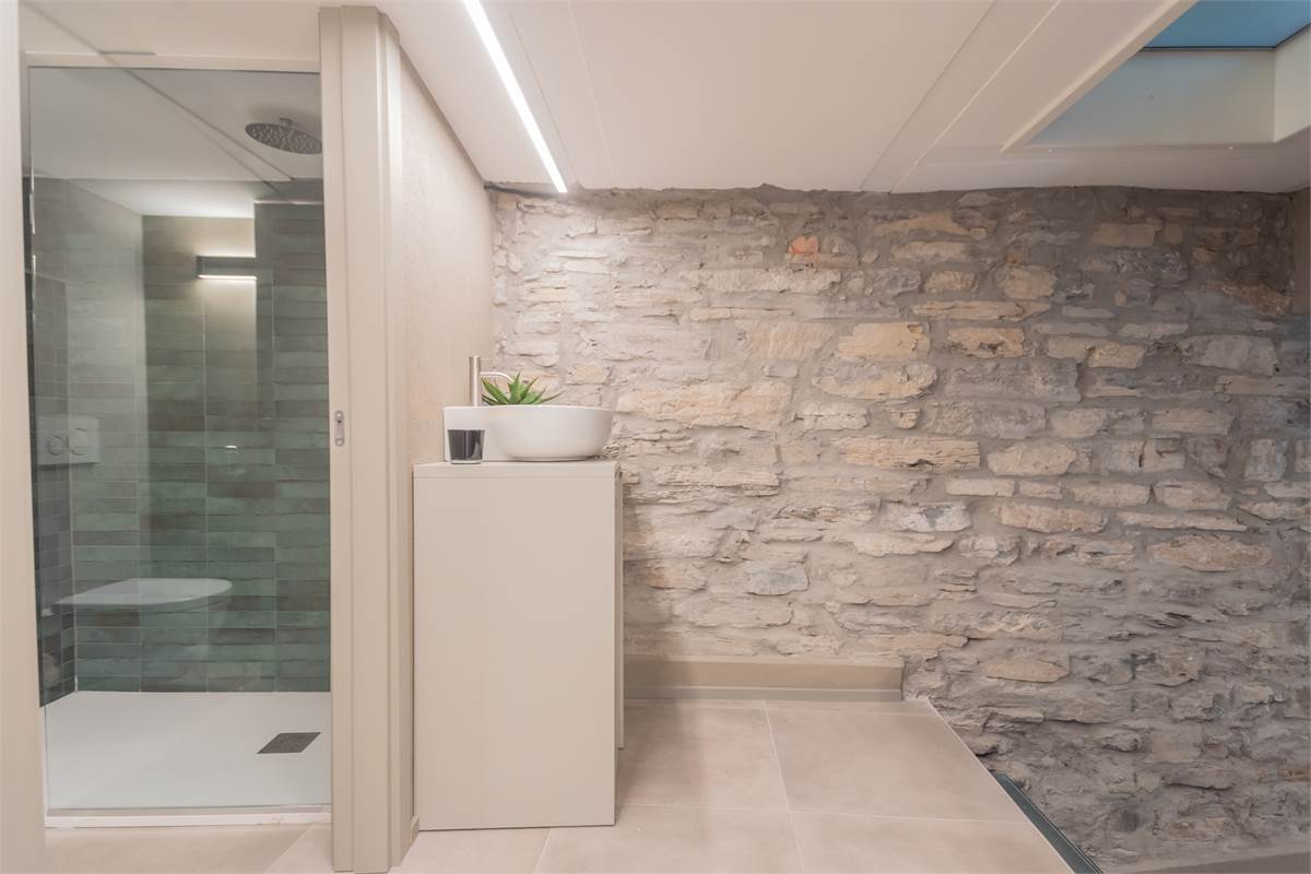 CARATE URIO: AFFITTO TRANSITORIO FINO AL 31 MARZO