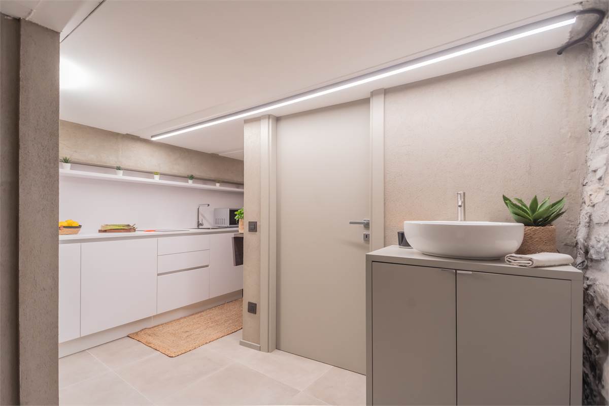 CARATE URIO: AFFITTO TRANSITORIO FINO AL 31 MARZO