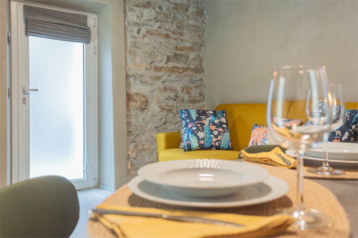 CARATE URIO: AFFITTO TRANSITORIO FINO AL 31 MARZO