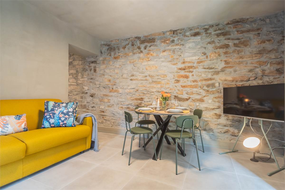 CARATE URIO: AFFITTO TRANSITORIO FINO AL 31 MARZO