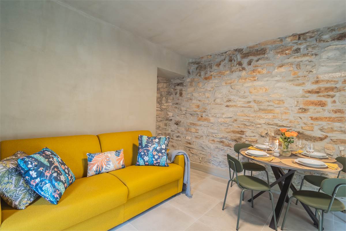 CARATE URIO: AFFITTO TRANSITORIO FINO AL 31 MARZO