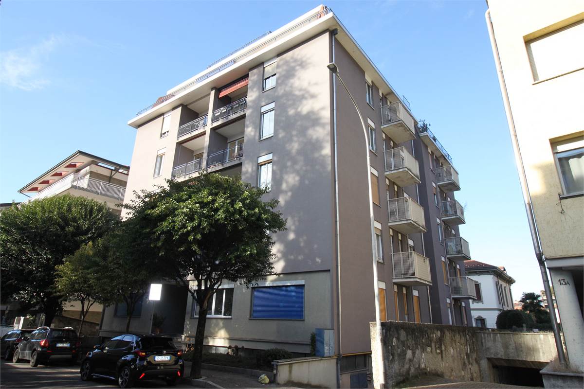 APPARTAMENTO TRILOCALE - ZONA BORGHI - COMO