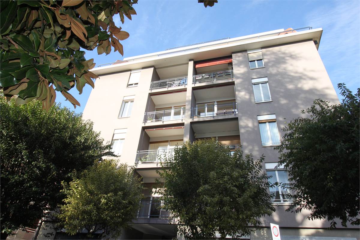 APPARTAMENTO TRILOCALE - ZONA BORGHI - COMO