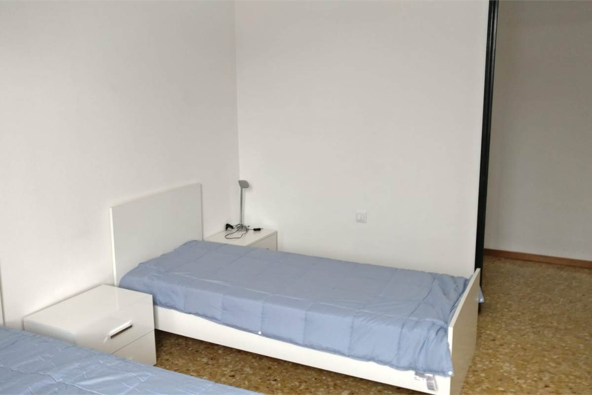 APPARTAMENTO TRILOCALE - ZONA BORGHI - COMO