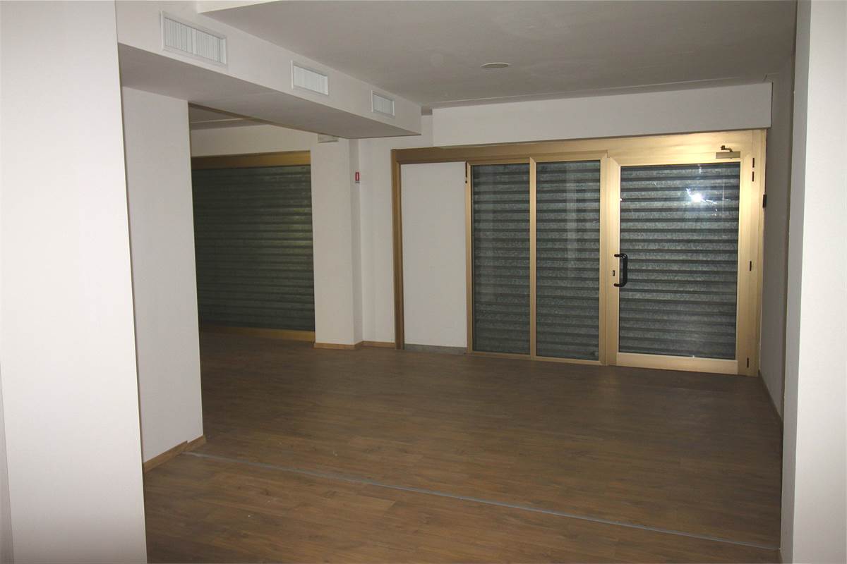 VENDITA SPAZIO COMMERCIALE