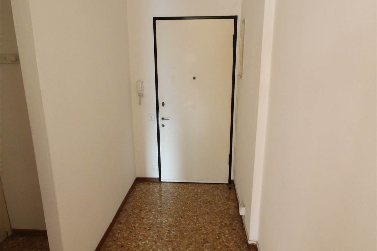 APPARTAMENTO TRILOCALE - ZONA BORGHI - COMO