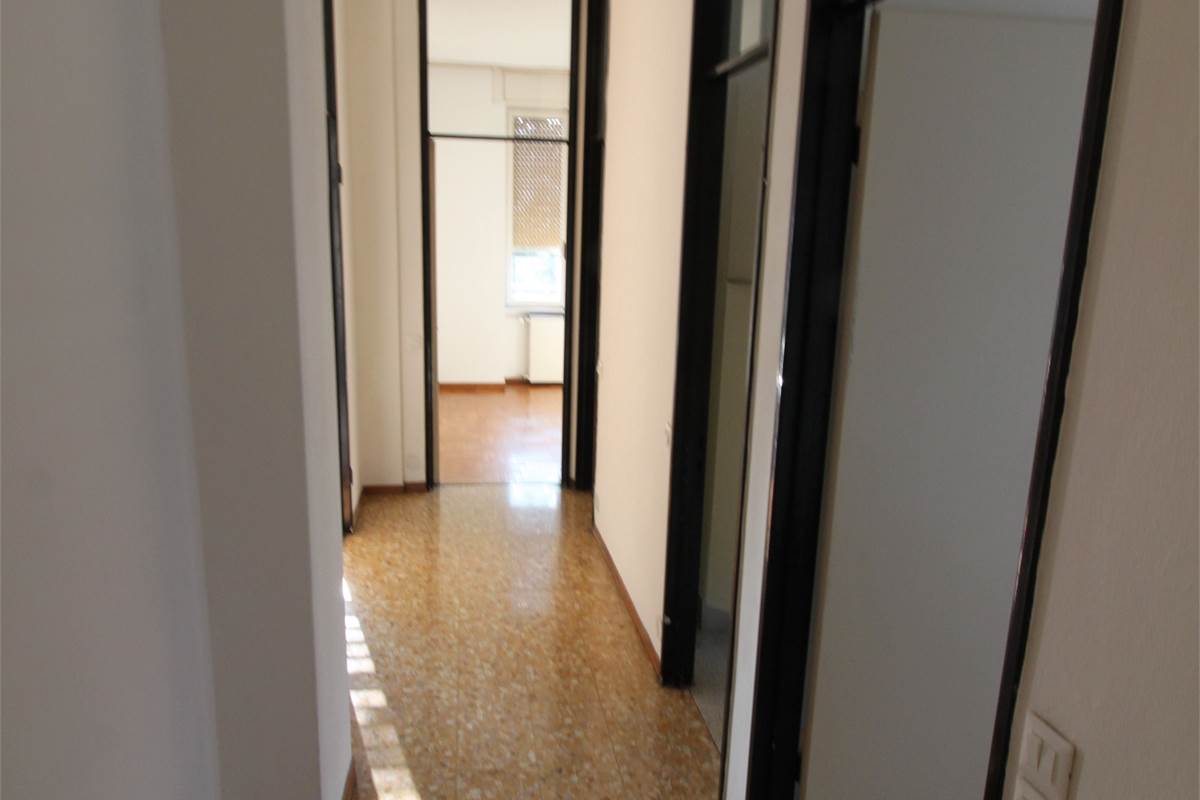 APPARTAMENTO TRILOCALE - ZONA BORGHI - COMO