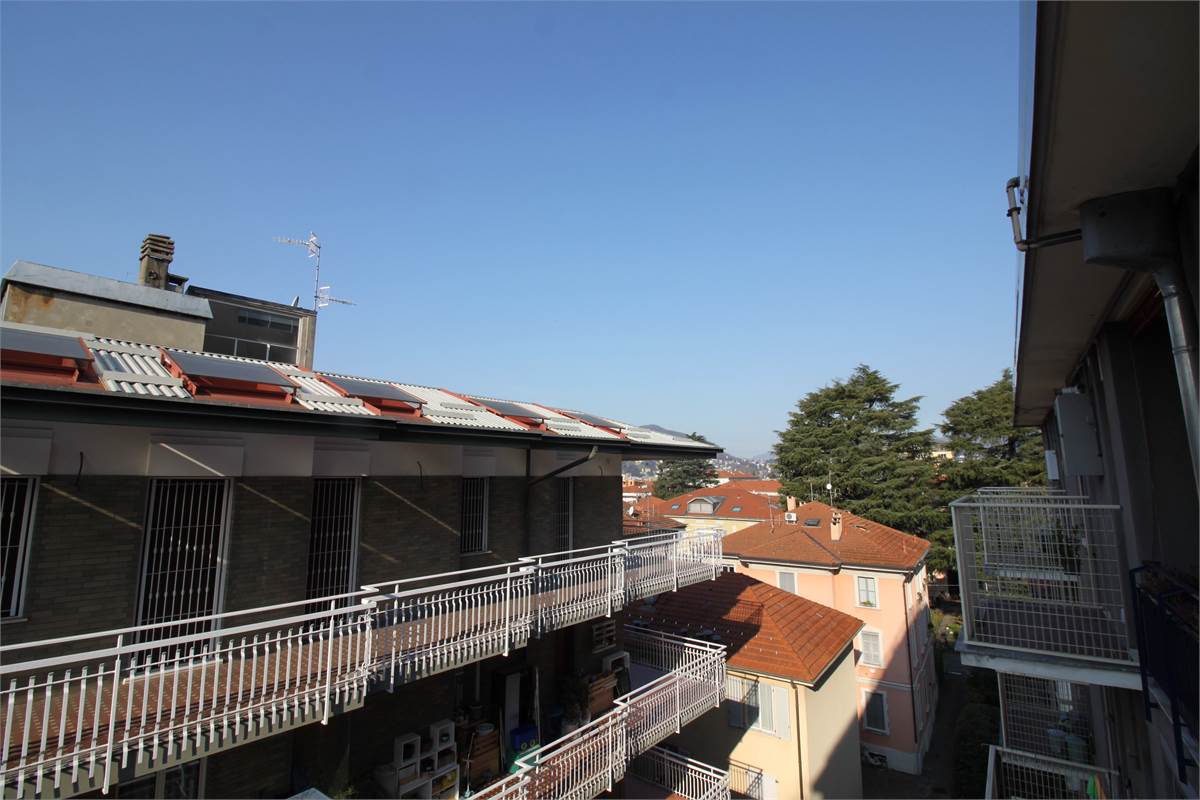 APPARTAMENTO TRILOCALE - ZONA BORGHI - COMO