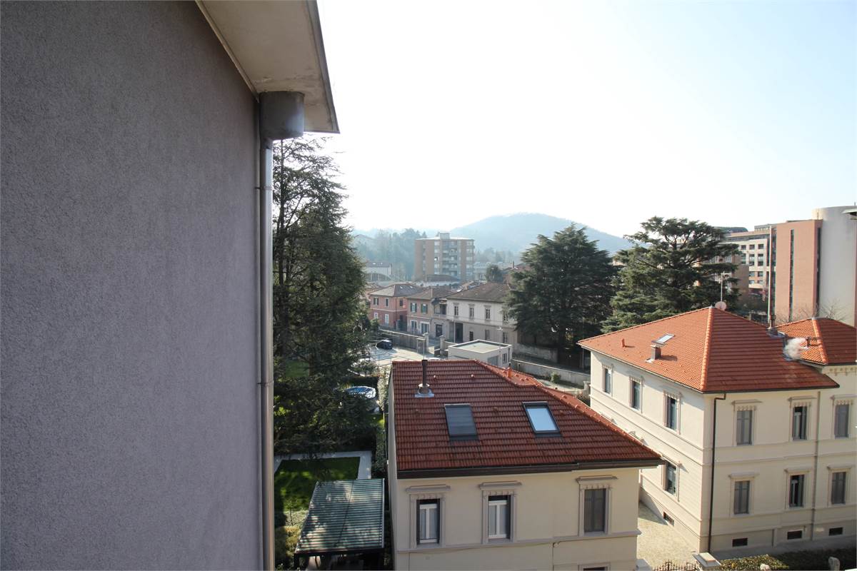 APPARTAMENTO TRILOCALE - ZONA BORGHI - COMO
