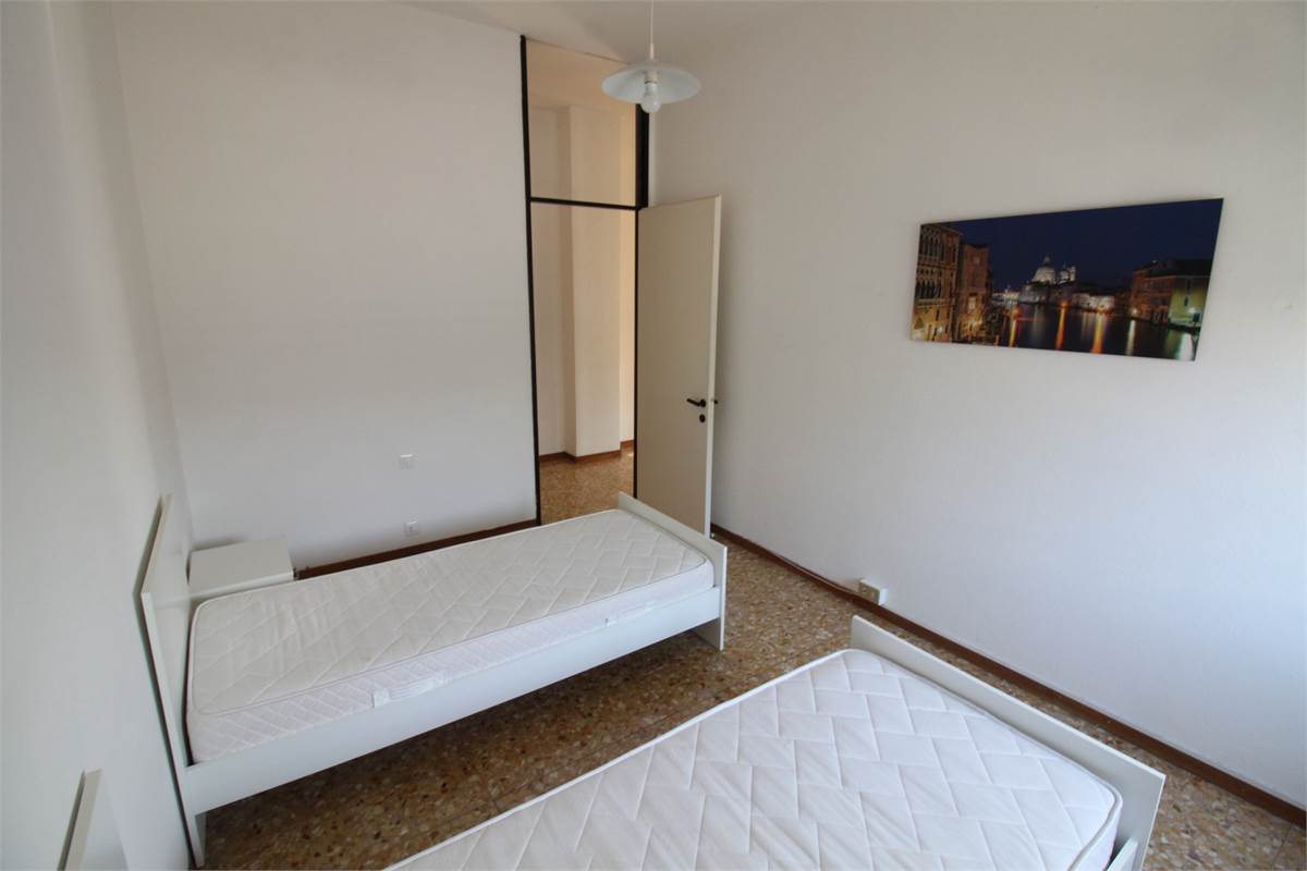 APPARTAMENTO TRILOCALE - ZONA BORGHI - COMO