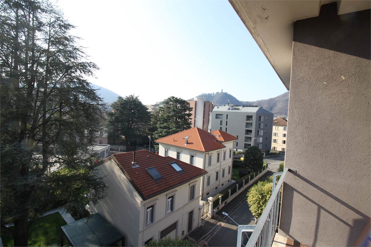 APPARTAMENTO TRILOCALE - ZONA BORGHI - COMO